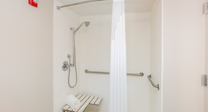 Holiday Inn Express ORANGE BEACH-ON THE BEACH Room Type - 2 Queen City View Communications Accessible Balcony Holiday Inn Express ORANGE BEACH-ON THE BEACH Room Type - 2 Queen City View Communications Accessible Balcony