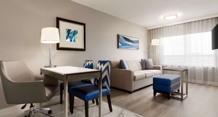 Embassy Suites by Hilton Toronto Airport Room Type - 1 KING BED 2 ROOM SUITE