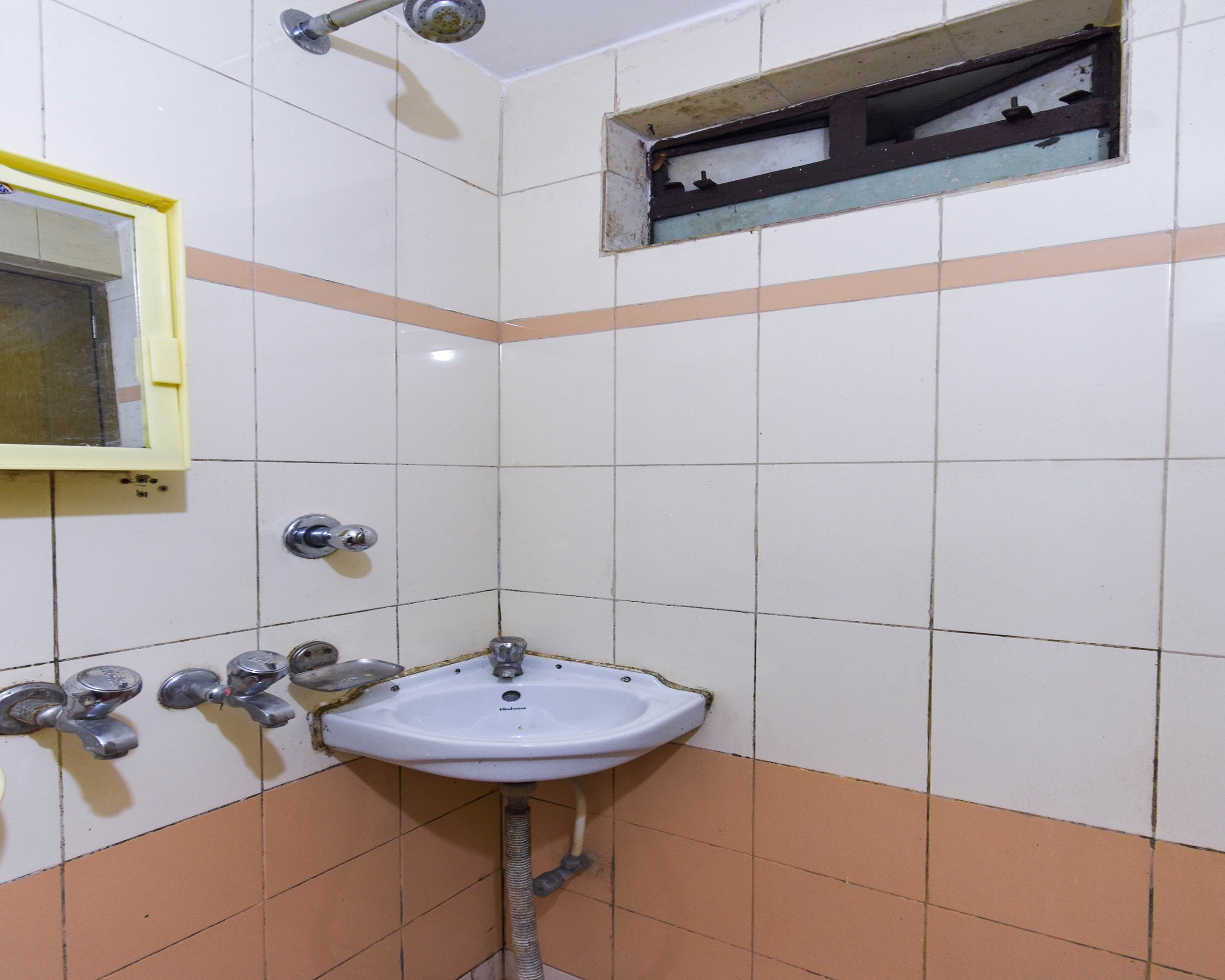Irie Guest House - Tap to explore photos
