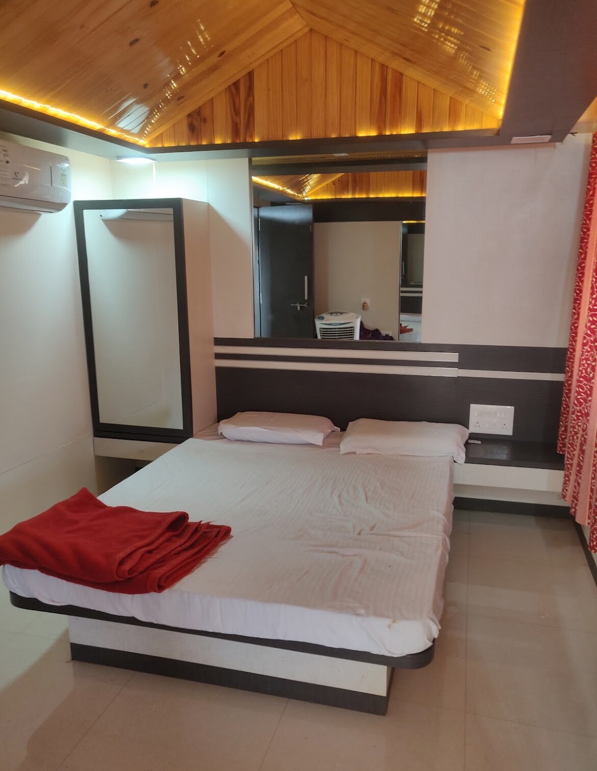 KS Camping - Tap to explore photos