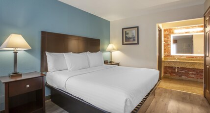 Best Western Copper Hills Inn Room Type - 1 Queen Bed, Non-Smoking, Microwave And Refrigerator, Full Breakfast Best Western Copper Hills Inn Room Type - 1 Queen Bed, Non-Smoking, Microwave And Refrigerator, Full Breakfast