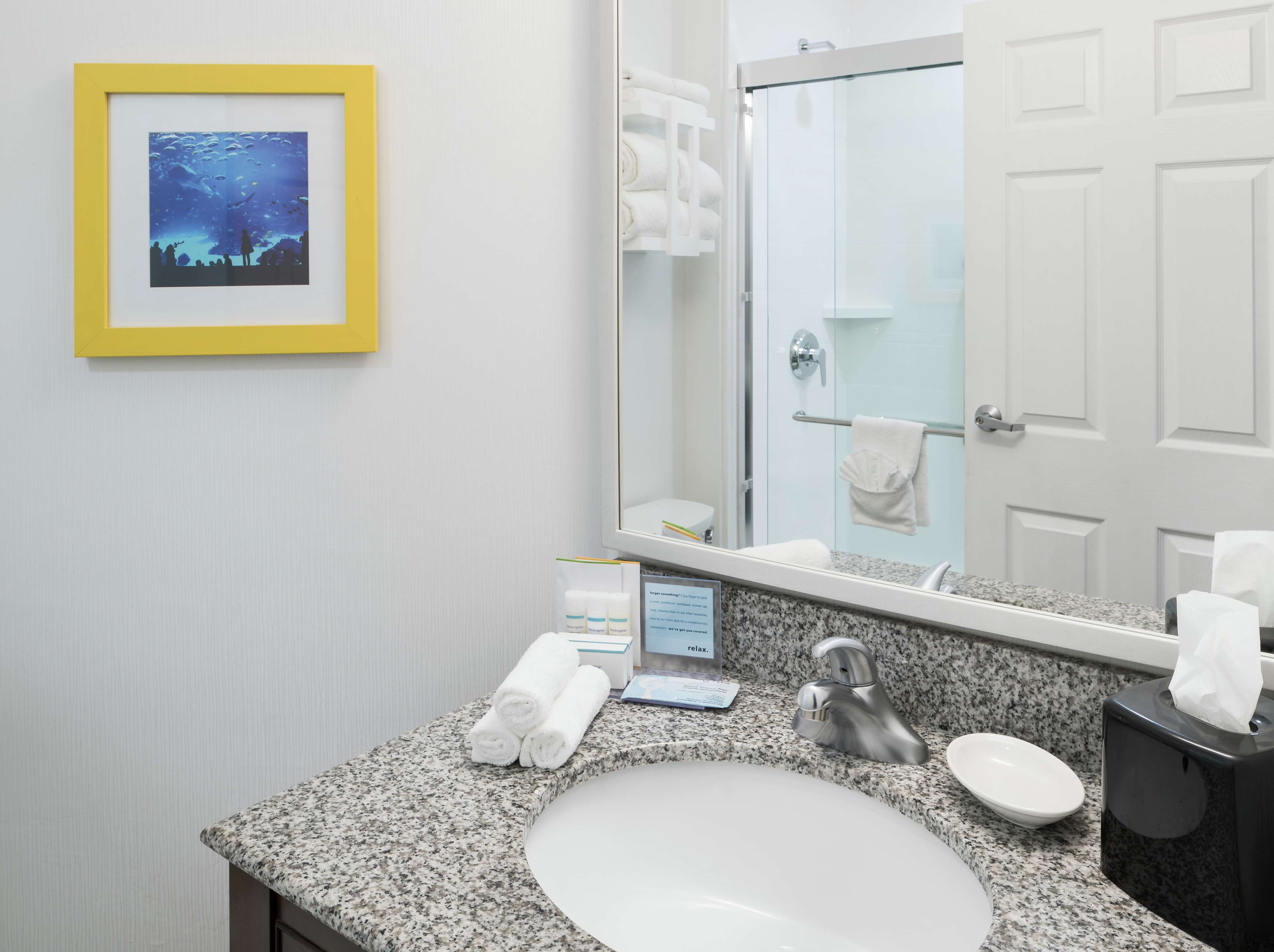 Hampton Inn & Suites by Hilton Atlanta-Downtown - Tap to explore photos