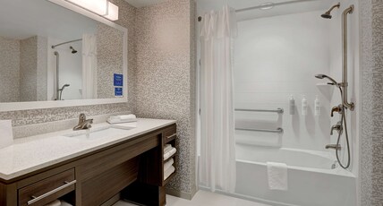 Home2 Suites by Hilton Lakewood Ranch Room Type - 2QN MOB HR ACC TUB STUDIO