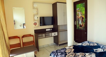 GREEN APPLE HOME STAY Room Type - Bedroom 3