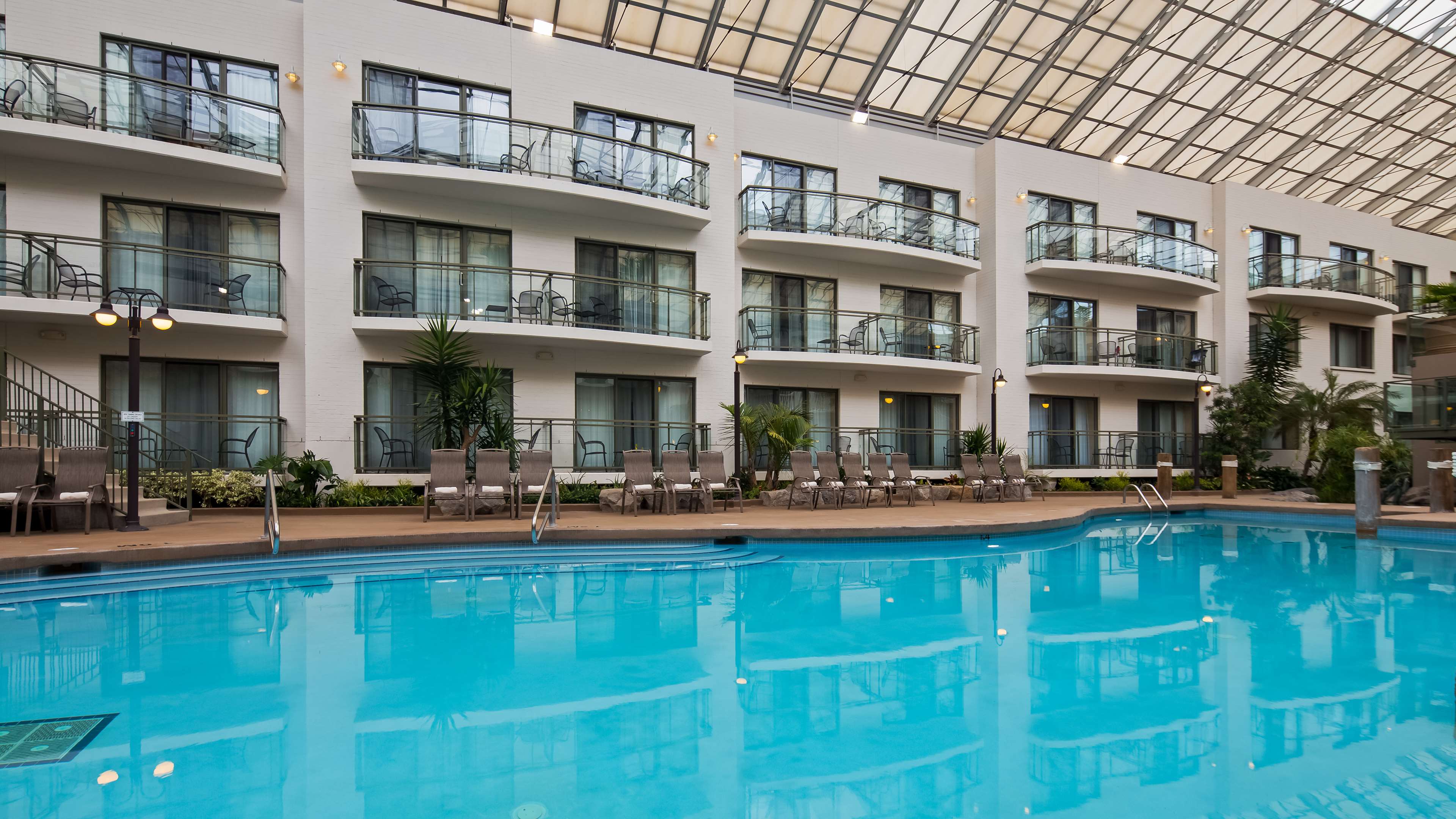 Best Western Plus Lamplighter Inn & Conference Centre - Tap to explore photos