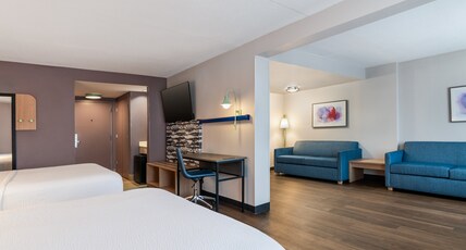 Holiday Inn Express Murfreesboro Central, an IHG Hotel Room Type - 2 Queen Suite