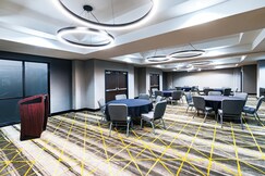 Holiday Inn Hotel & Suites TULSA SOUTH