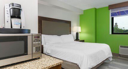 Holiday Inn Express Hotel & Suites Fort Worth Downtown Room Type - 1 King Standard
