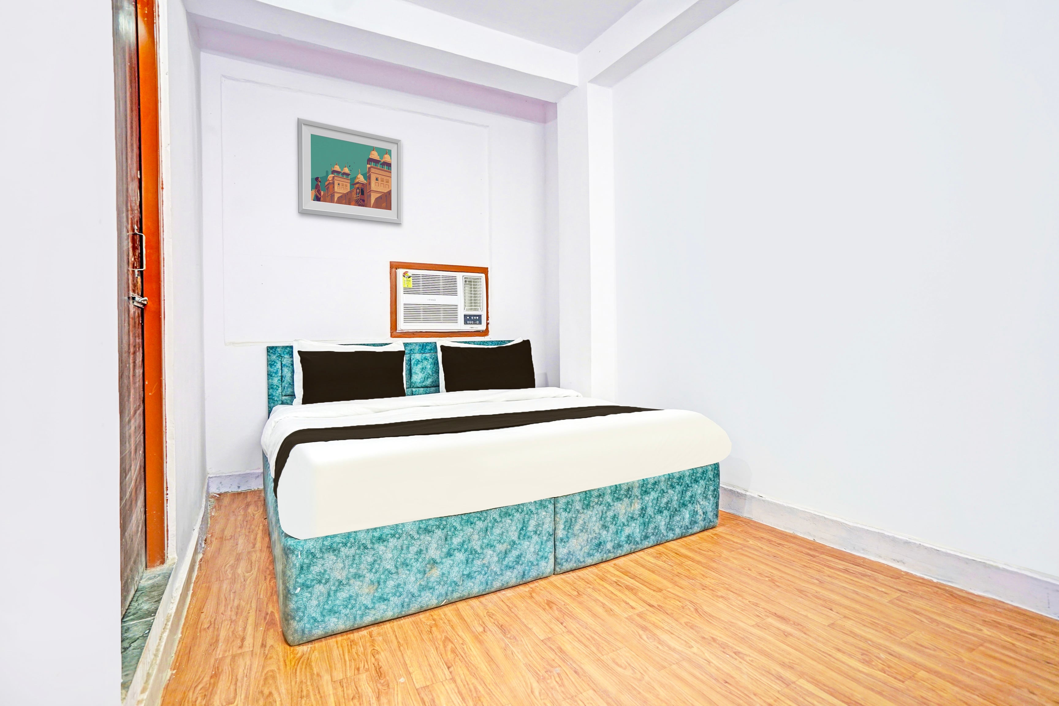 OYO 828104 Hotel Pacific Stay - Tap to explore photos