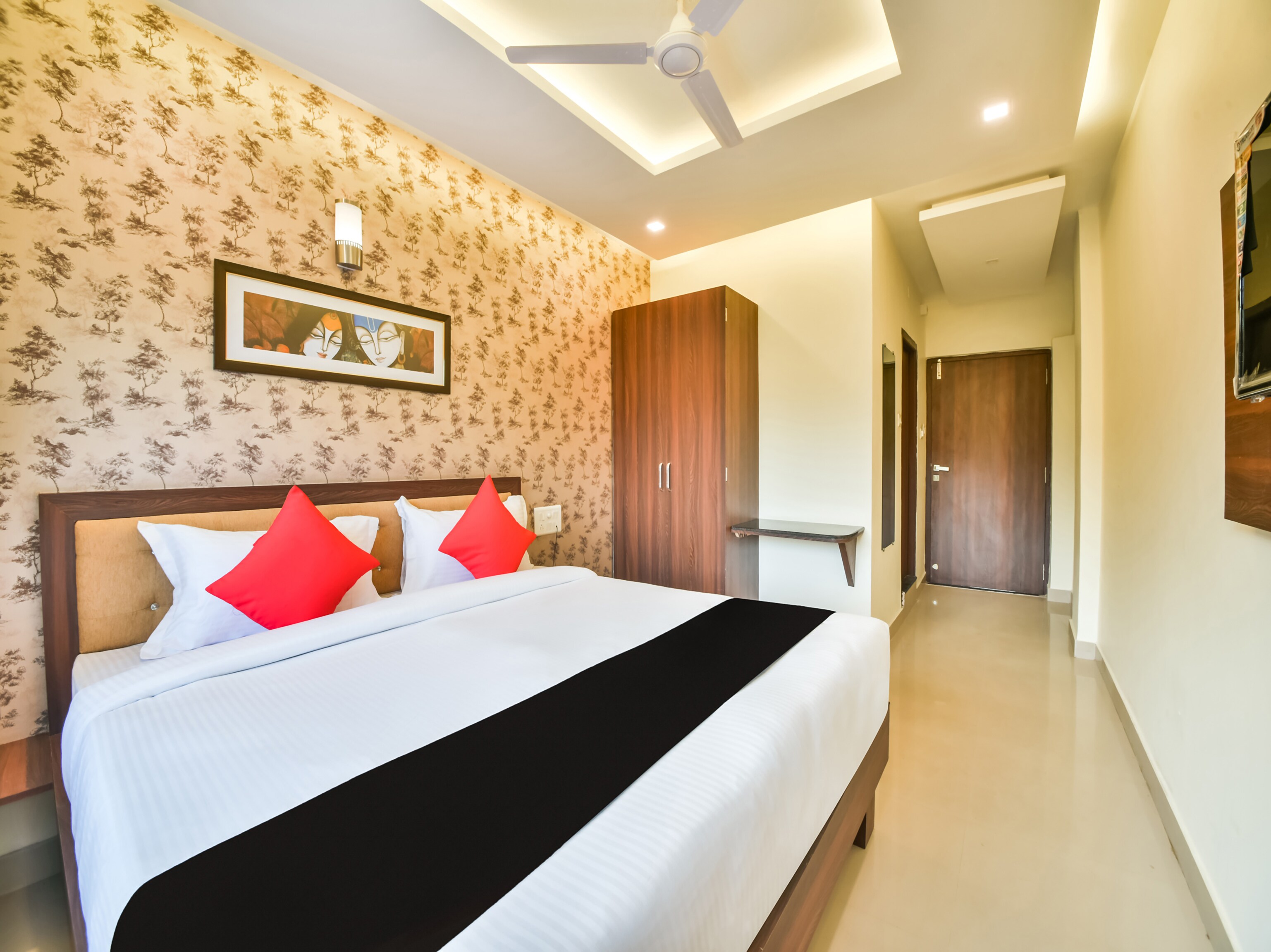 Hotel Golden Feather - Tap to explore photos