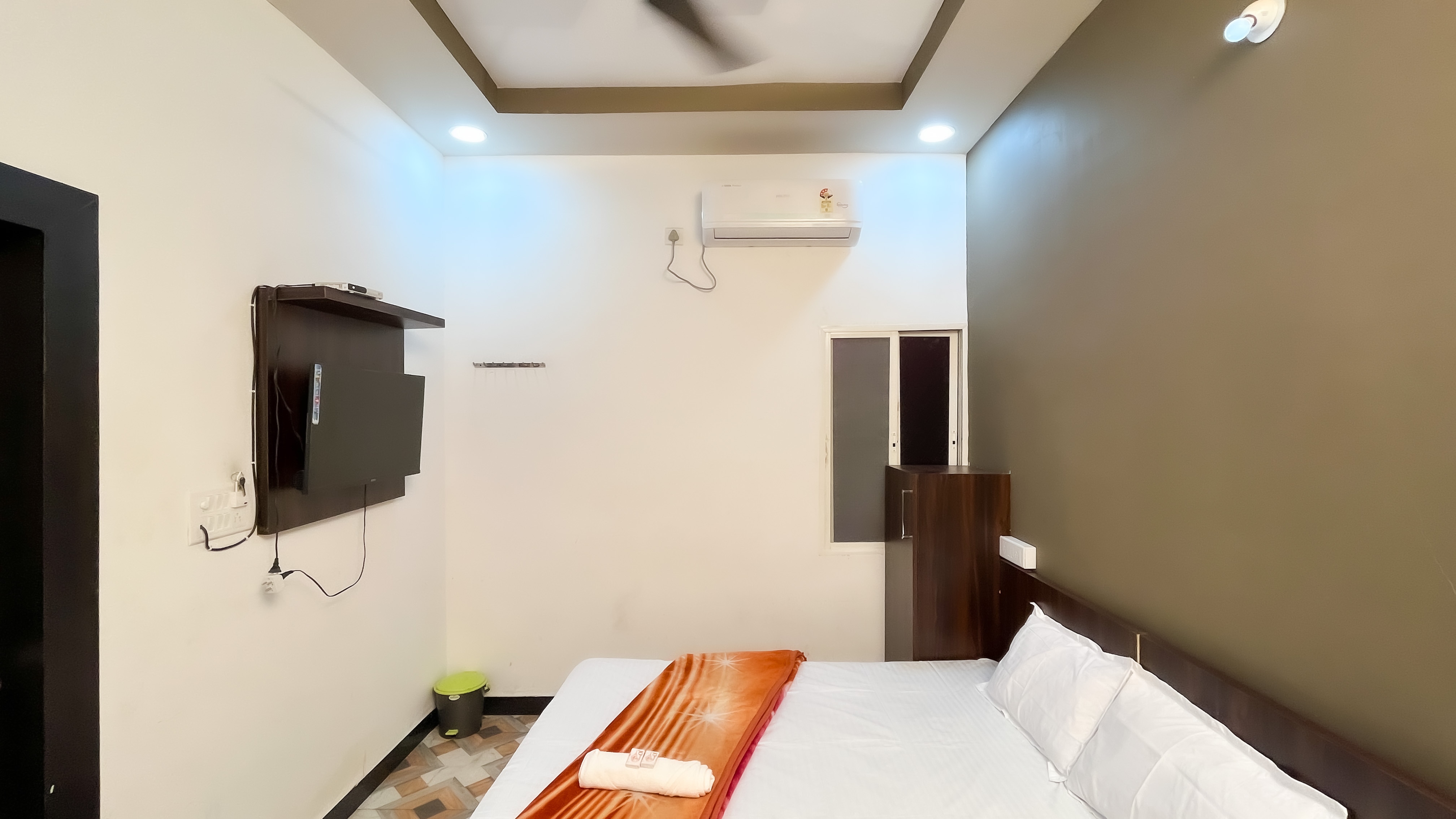 Hotel Rudraksh - Tap to explore photos