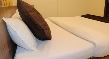 Maple Tree-Premium Guest house Room Type - Deluxe Room AC