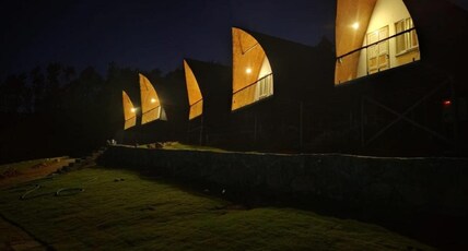Gambhiraa Resorts Room Type - Deluxe Double Room - Big Hut
