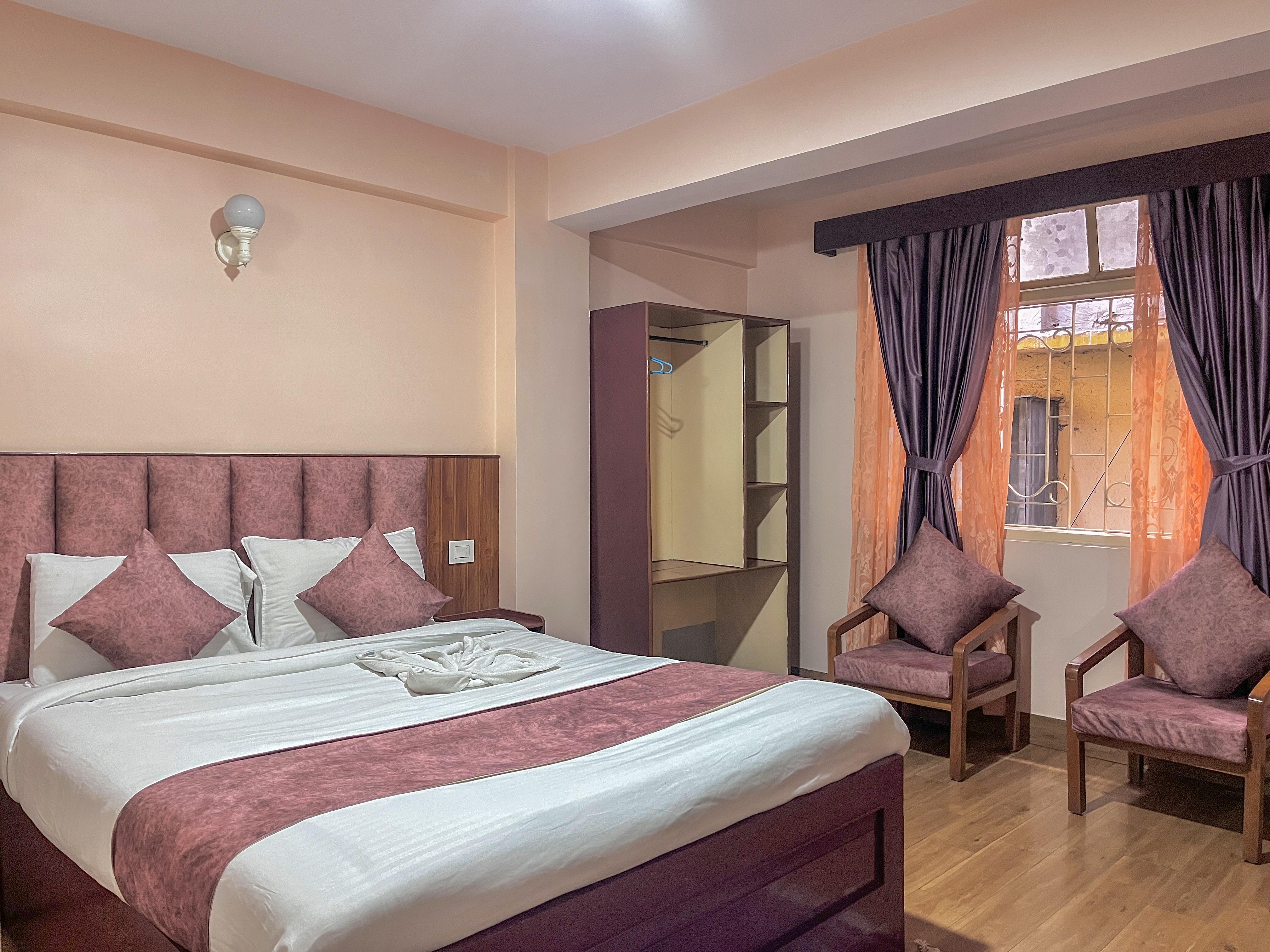 Rare Himalayas Manasarovar A Pocket Friendly Hotel In Mall Road  Darjeeling - Tap to explore photos