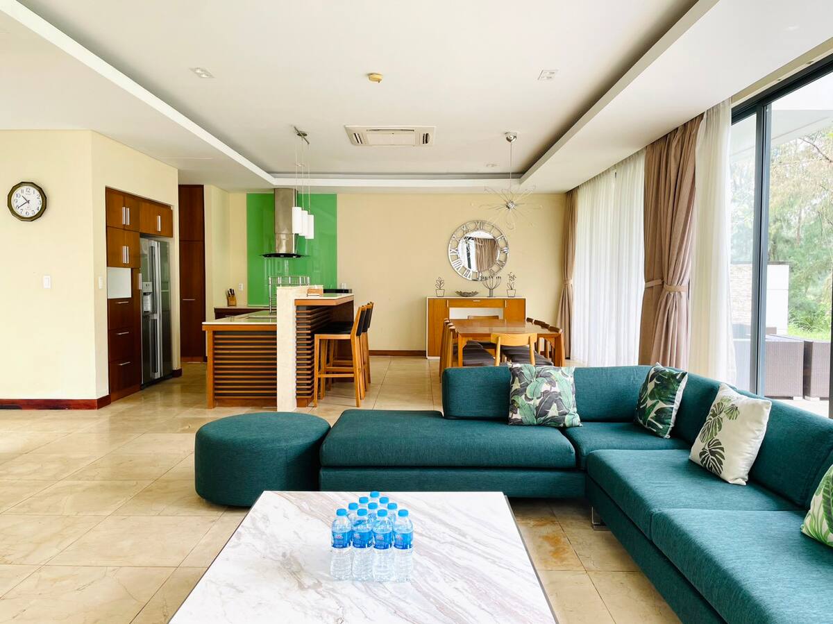 Excellent 4 bedrooms Ocean Villa Da Nang - Tap to explore photos