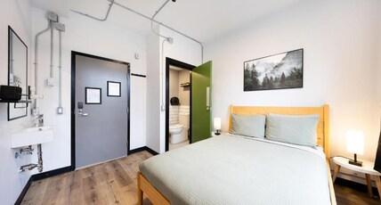 Samesun Vancouver Room Type - Private Room with ensuite bathroom
