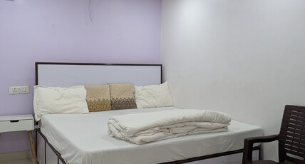 Meenakshi Paying Guest House Room Type - Double Bed Room With Common Washroom