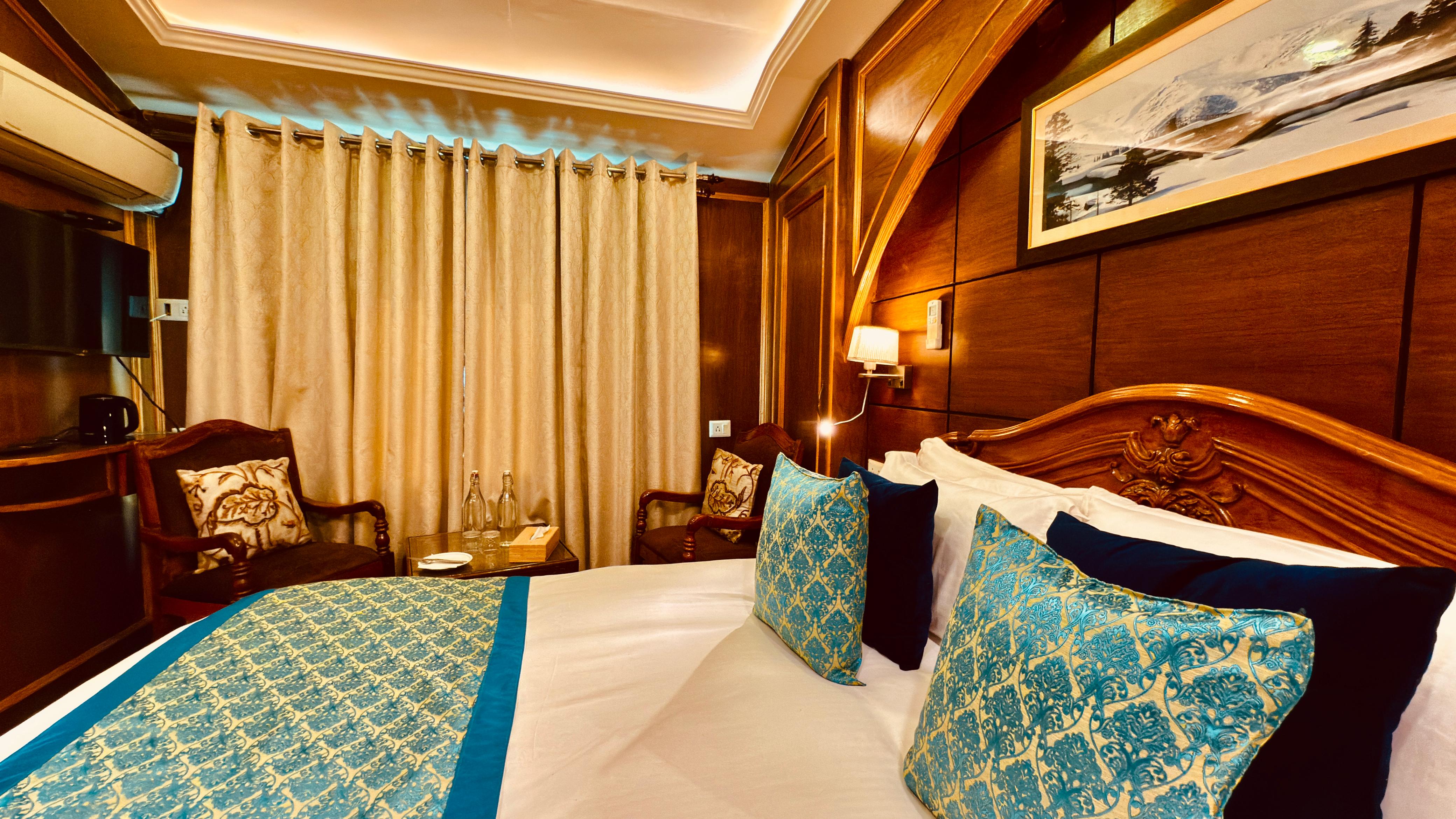 Kashmir Mahal Resorts by Stay Pattern - Dal Lake - Tap to explore photos