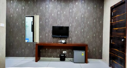Hotel Green Leaf Residency Room Type - Suite AC Room