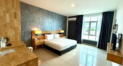Adya Hotel Cenang Room Type - Deluxe King Room