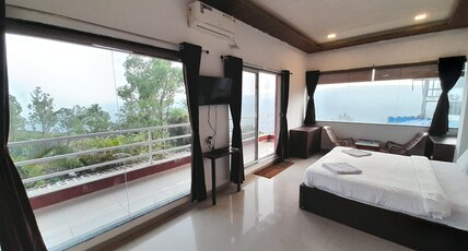 Hotel Valley Wood Room Type - Valley View Luxury Room with Balcony