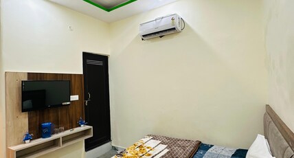 Raja Ki Hotel Room Type - Deluxe King Bed Room
