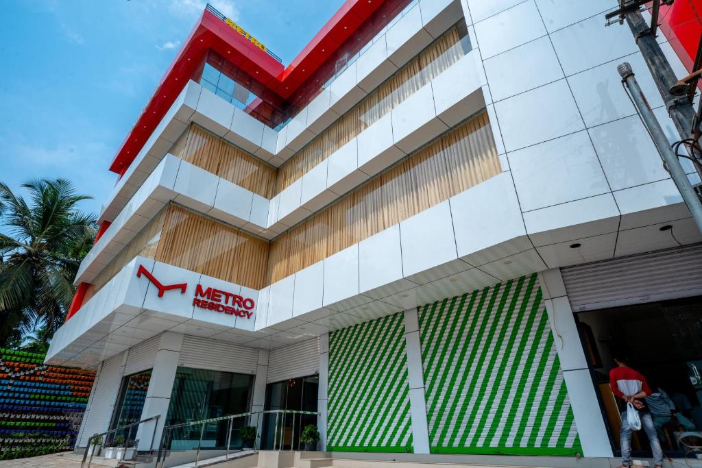 Metro Residency - Tap to explore photos