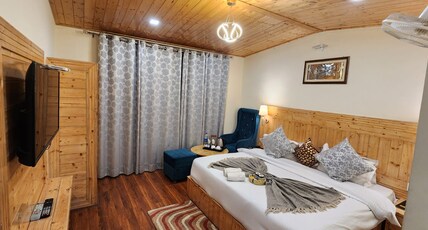 Heaven Hills Room Type - Super Deluxe Room Side Balcony