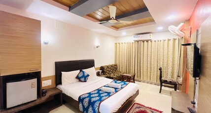 Hotel Sai Yash Room Type - Deluxe Non AC Room with Bathtub