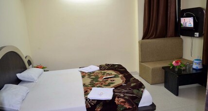 Hotel Saket Room Type - DELUXE A.C ROOM