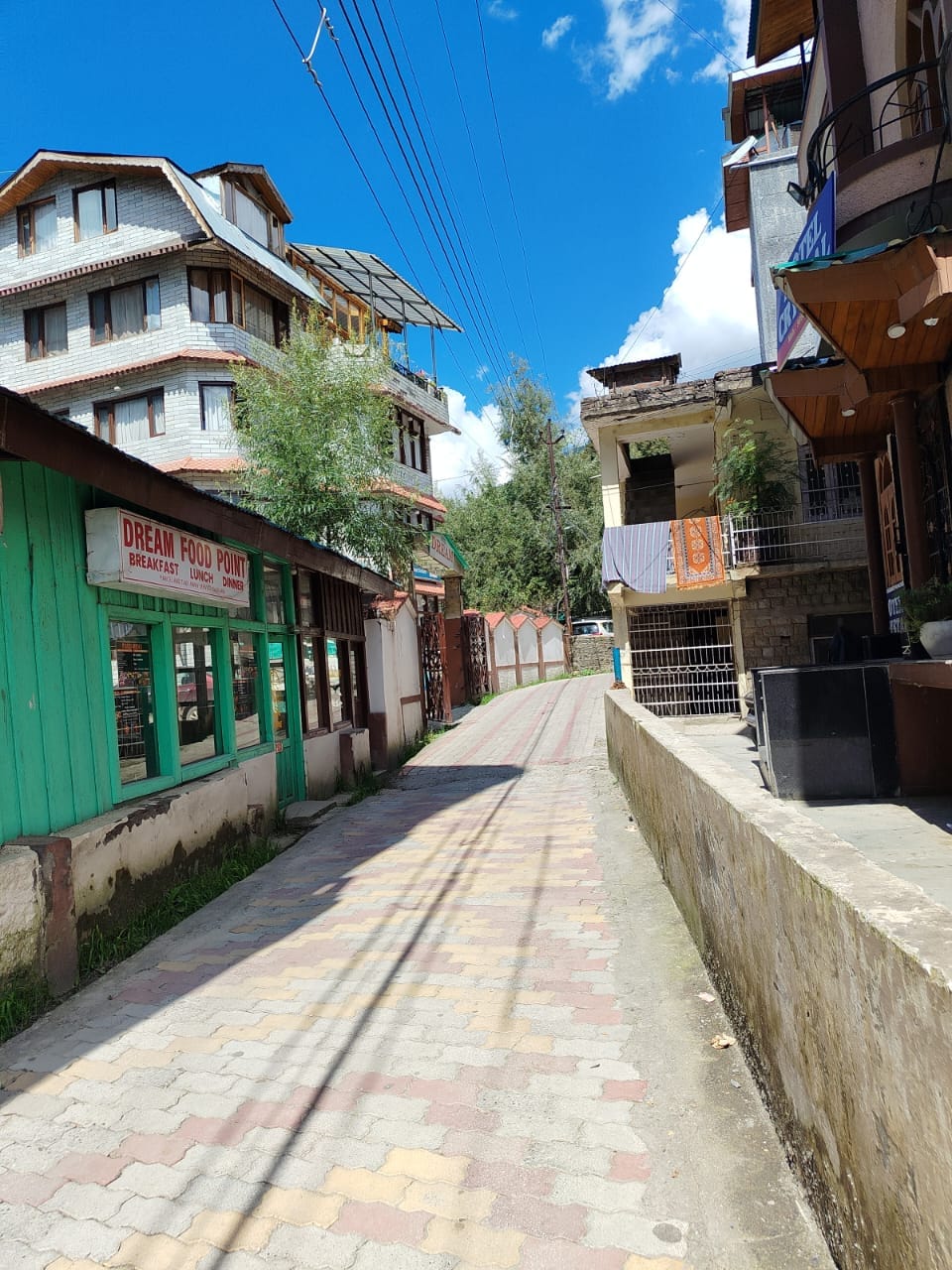 Hotel Crystal Manali -350mtrs from Mall Road - Tap to explore photos