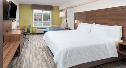 Holiday Inn Express & Suites Milton Room Type - 1 King Bed Standard