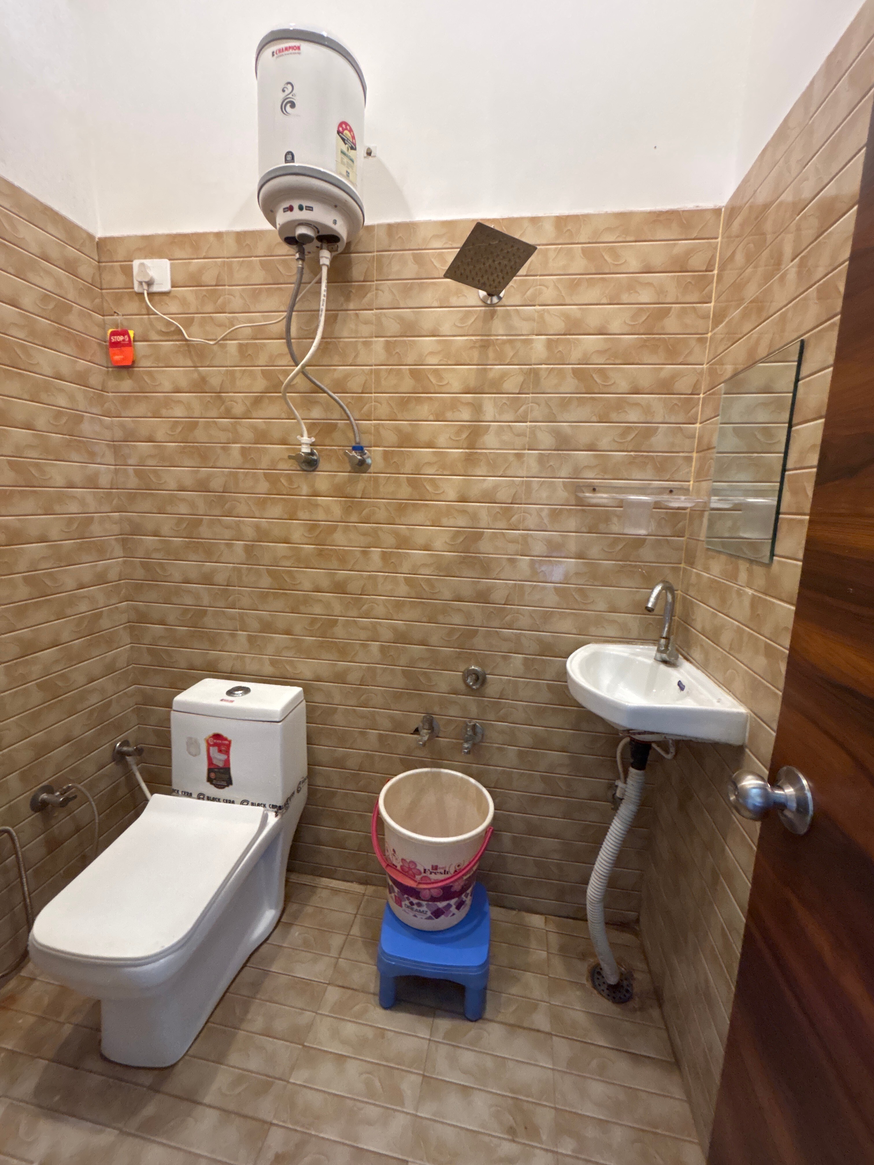 Hotel Kanak - Tap to explore photos