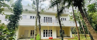 Blue Lagoon Inn Resort