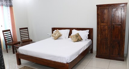 Hotel Satkaar Room Type - Deluxe Room