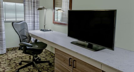 Hilton Garden Inn San Antonio Airport Room Type - 2 QN ACC RM ROLLIN SHWR