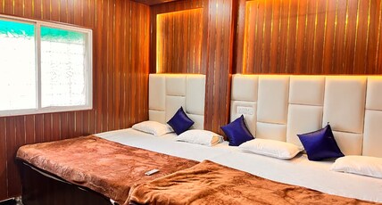 HOTEL JUNAGADH PALACE Room Type - six bed room