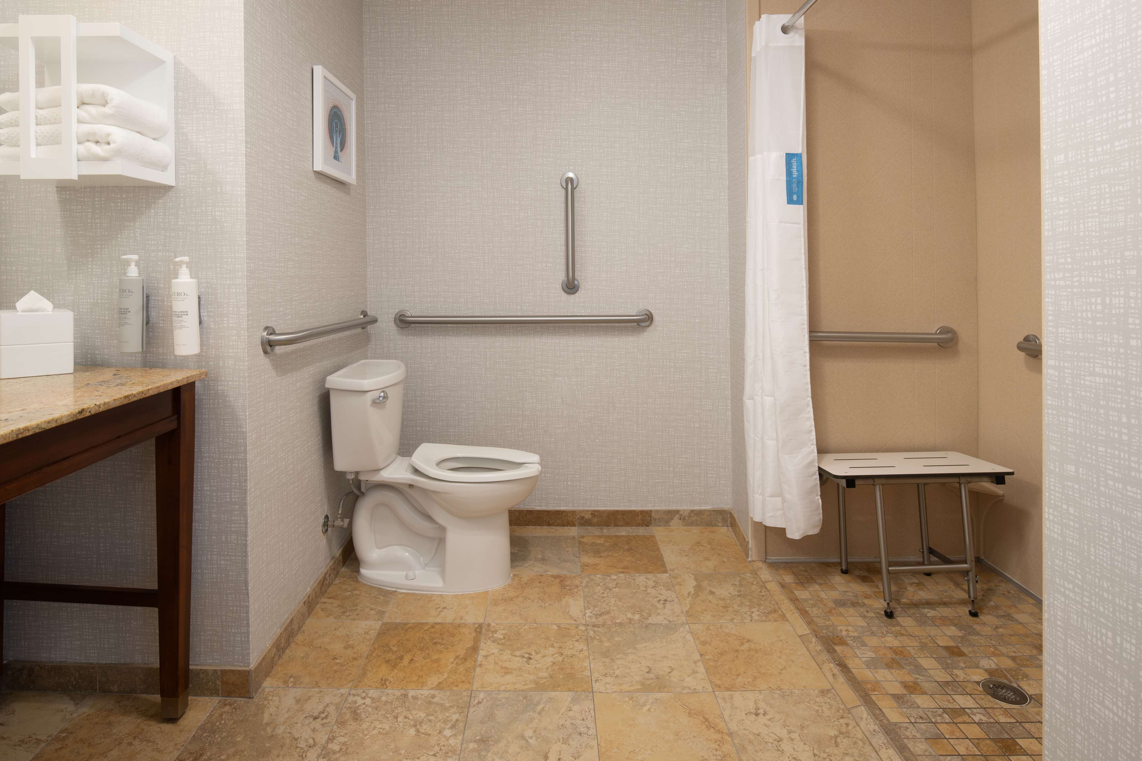Hampton Inn & Suites by Hilton Seattle-Airport/28th Ave - Tap to explore photos