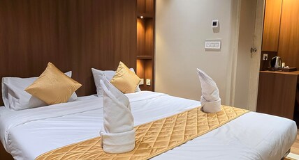 Hotel Amigos Room Type - Deluxe King Bed Room