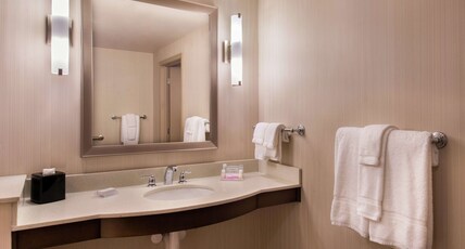 Hilton Garden Inn Bristol Room Type - 1KNG MOB HEARING ACC W TUB