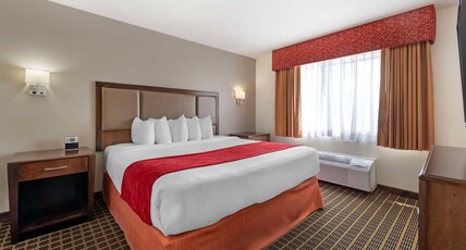 Best Western Plus Eagleridge Inn & Suites Room Type - 1 King Bed, Non-Smoking, Whirlpool, Microwave And Refrigerator, Wi-Fi, Full Breakfast Best Western Plus Eagleridge Inn & Suites Room Type - 1 King Bed, Non-Smoking, Whirlpool, Microwave And Refrigerator, Wi-Fi, Full Breakfast