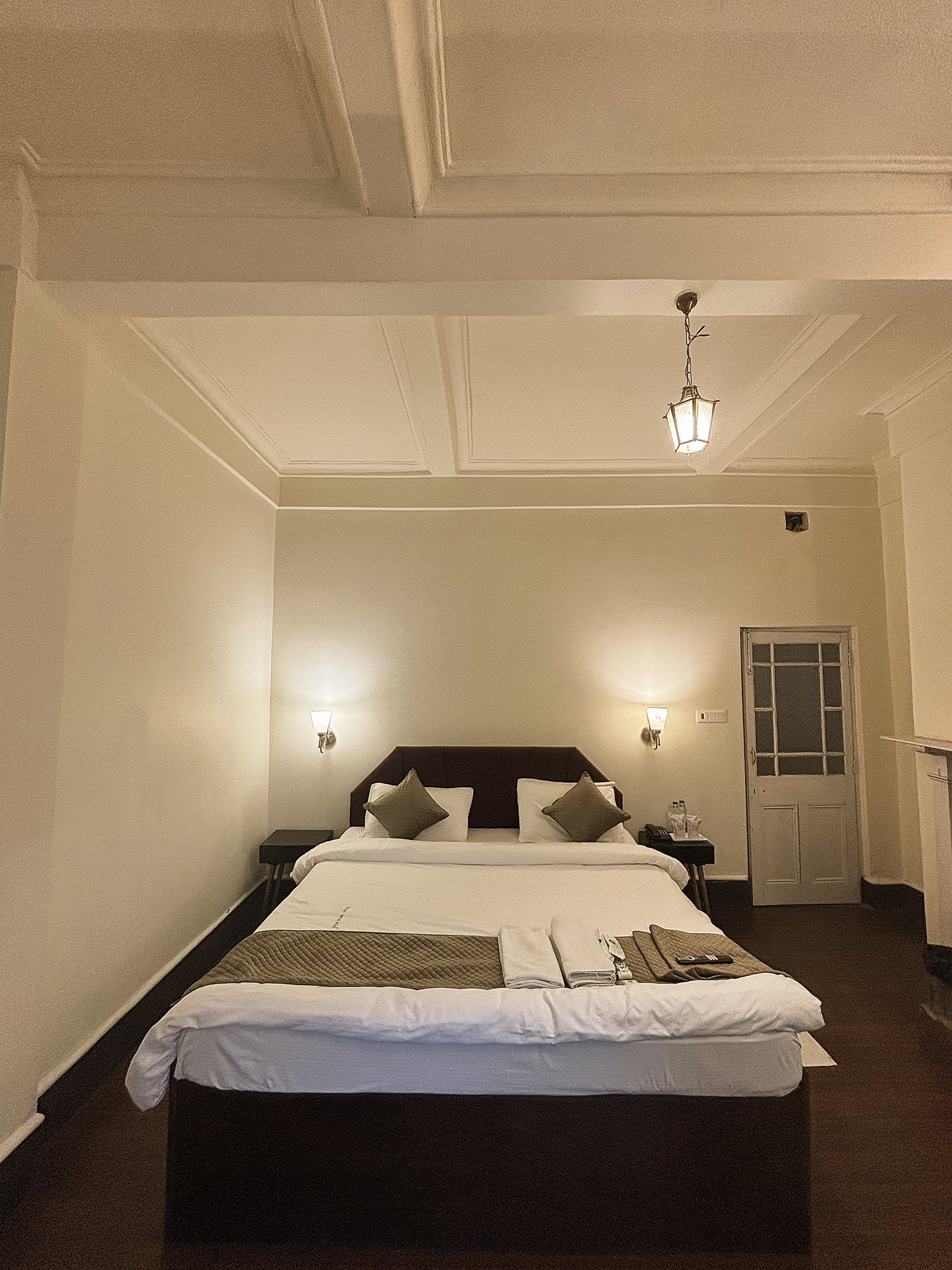 Hotel Pineridge - Tap to explore photos