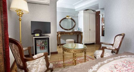 Best Western Empire Palace Room Type - 1 Queen 2 Single Beds, Non-Smoking, Family Room, Wi-Fi, Flat Screen Television, Air-Conditioned, Ful Best Western Empire Palace Room Type - 1 Queen 2 Single Beds, Non-Smoking, Family Room, Wi-Fi, Flat Screen Television, Air-Conditioned, Ful