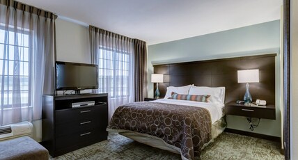 Staybridge Suites O'Fallon Chesterfield, an IHG hotel Room Type - 1 Queen 1 Bdrm Ste Living Dining Kitchen