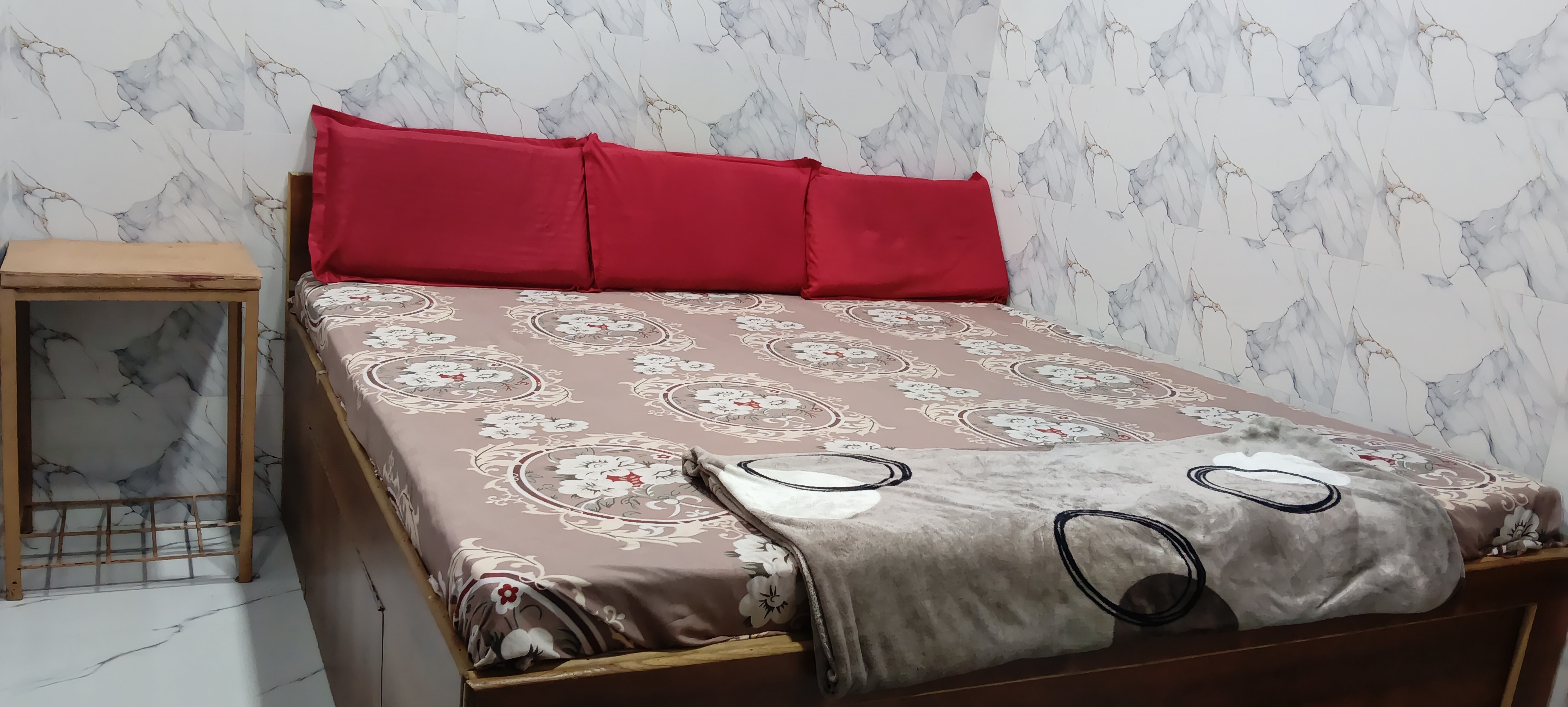 Shri ji paying guest house - Tap to explore photos