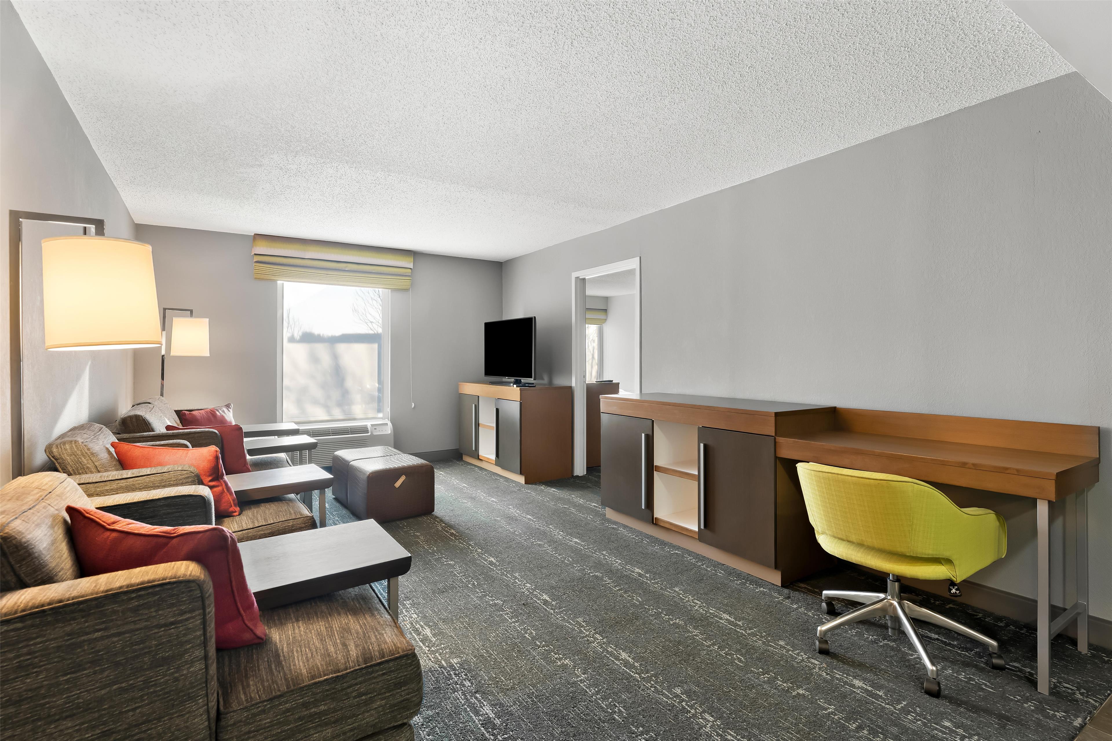 Hampton Inn & Suites by Hilton Newtown - Tap to explore photos