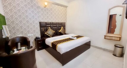 Hotel Suncity @Harkipauri road by Pleasant stayz Room Type - Deluxe AC ( Corona Disinfected Rooms )
