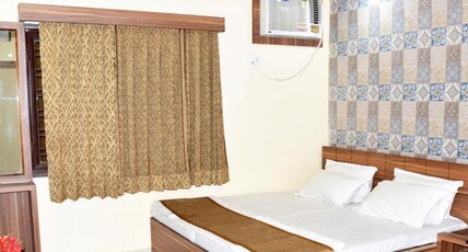 HOTEL ATA INN & RESTAURANT (20 mts FROM DARGAAH) Room Type - Deluxe Ac Triple Bed Room