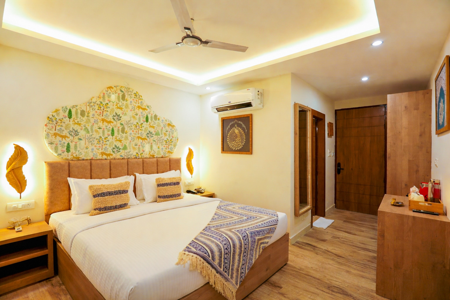 The Neeraj Ganga Paradise With Ganga View - Tap to explore photos