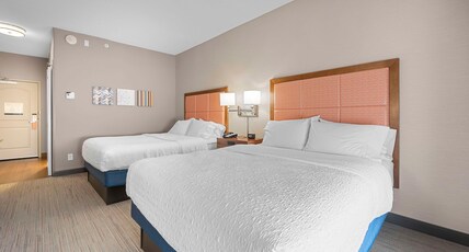 Hampton Inn Cape Girardeau I 55 East Room Type - 2 QNS MICROWV FRIDGE NS